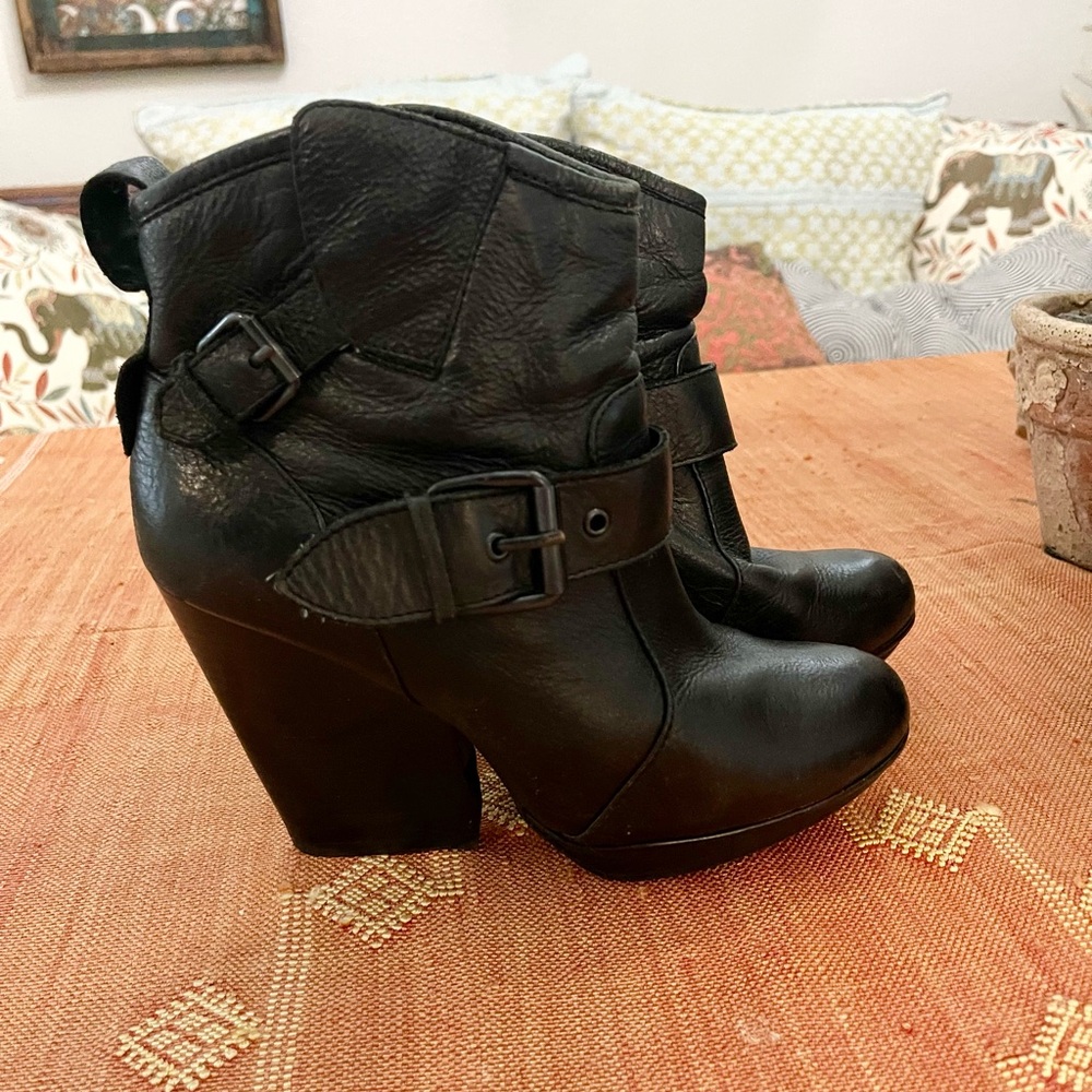 Dolce Vita Dempsey Ankle Booties - Black Leather - Size 8, Excellent Condition